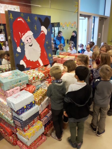 tl_files/dualingo_neu/News 2017 2018/Weihnachtspaeckchen_2.jpg